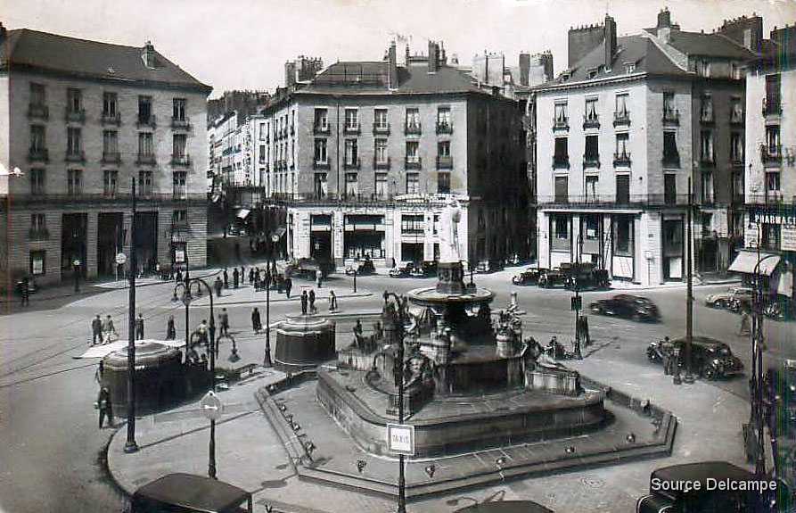 44 Nantes La Place Royale I.jpg